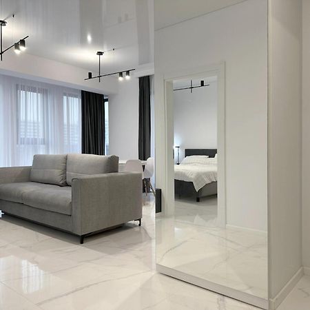 Koya Tower By The Lake Apartments Mamaia Εξωτερικό φωτογραφία