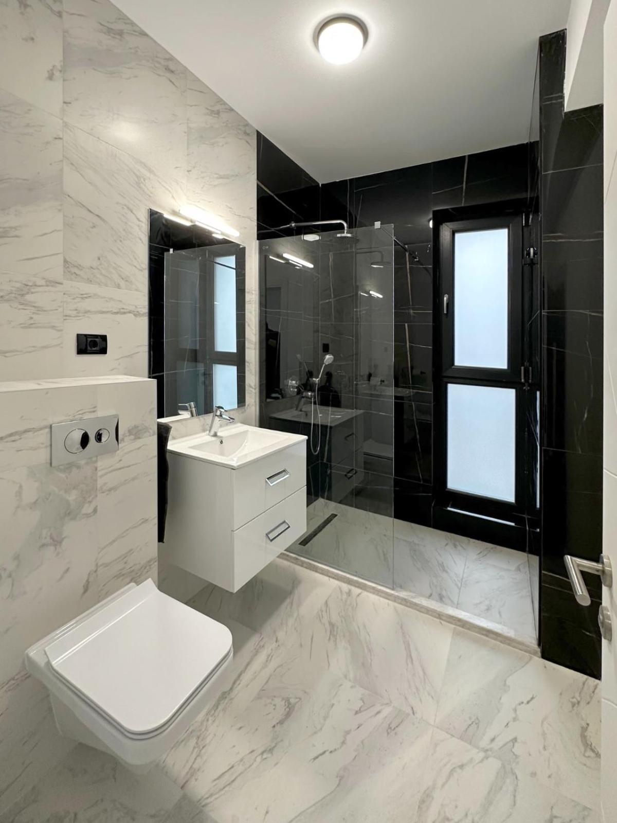 Koya Tower By The Lake Apartments Mamaia Εξωτερικό φωτογραφία