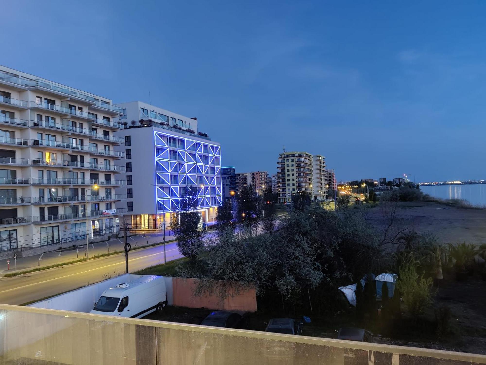 Koya Tower By The Lake Apartments Mamaia Εξωτερικό φωτογραφία